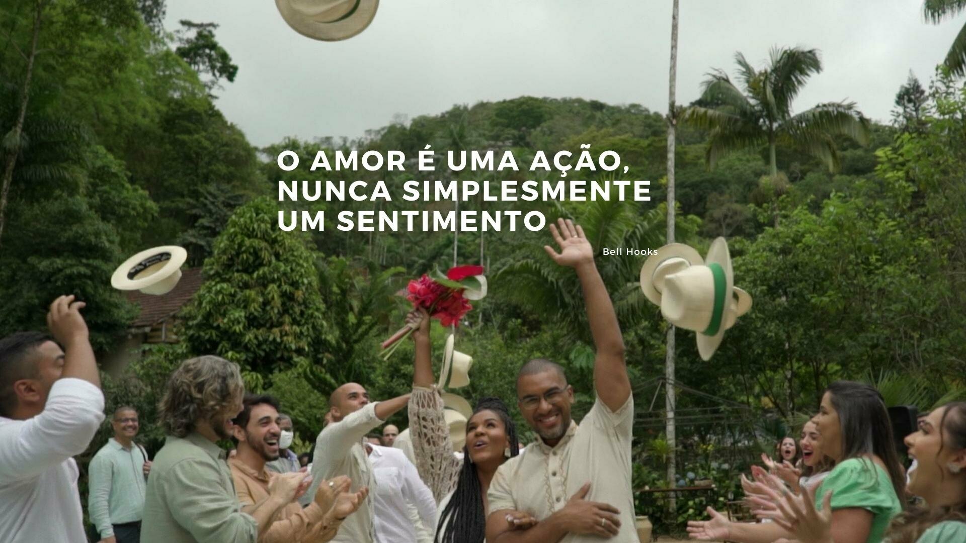 Um trailer cheio de amor, roda de samba, Bell Hooks e Nina Simone. Três minutos que resumem muito.