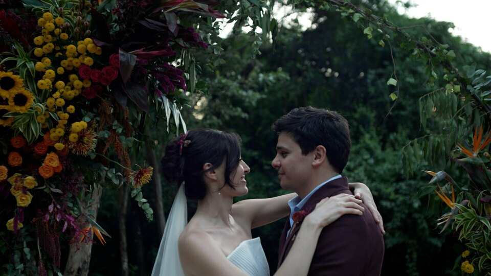 Casamento de Mape e Jota | Quando a Loucura do Amor é a Escolha Mais Lúcida Casamento de Mape e Jota | Quando a Loucura do Amor é a Escolha Mais Lúcida